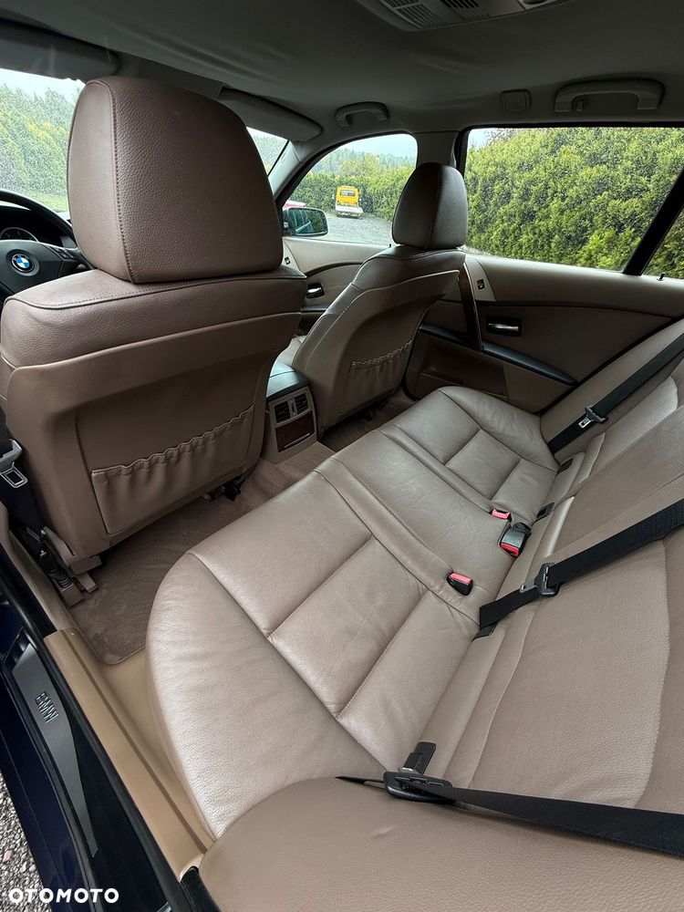 BMW Seria 5 525d - 35