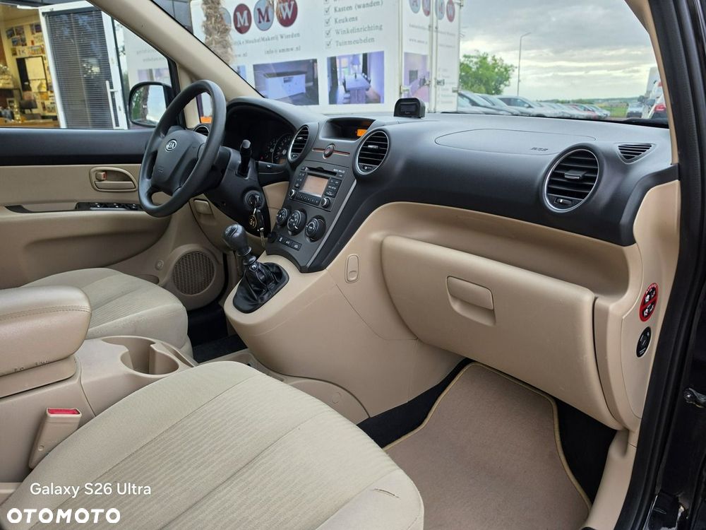 Kia Carens - 33