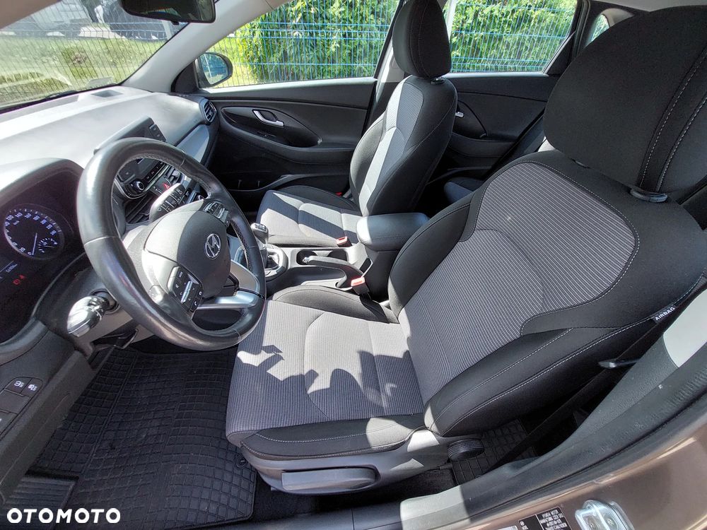 Hyundai i30 1.5 DPI Classic + - 11