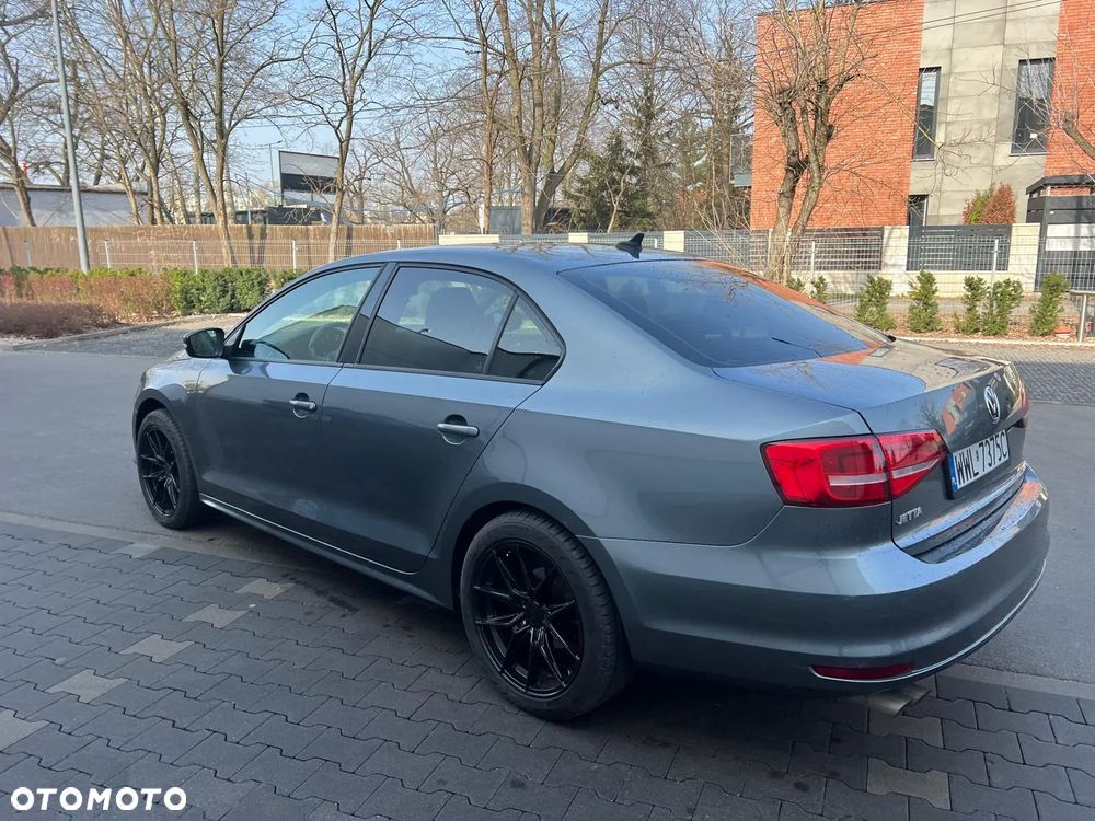 Volkswagen Jetta 2.0 Base - 16