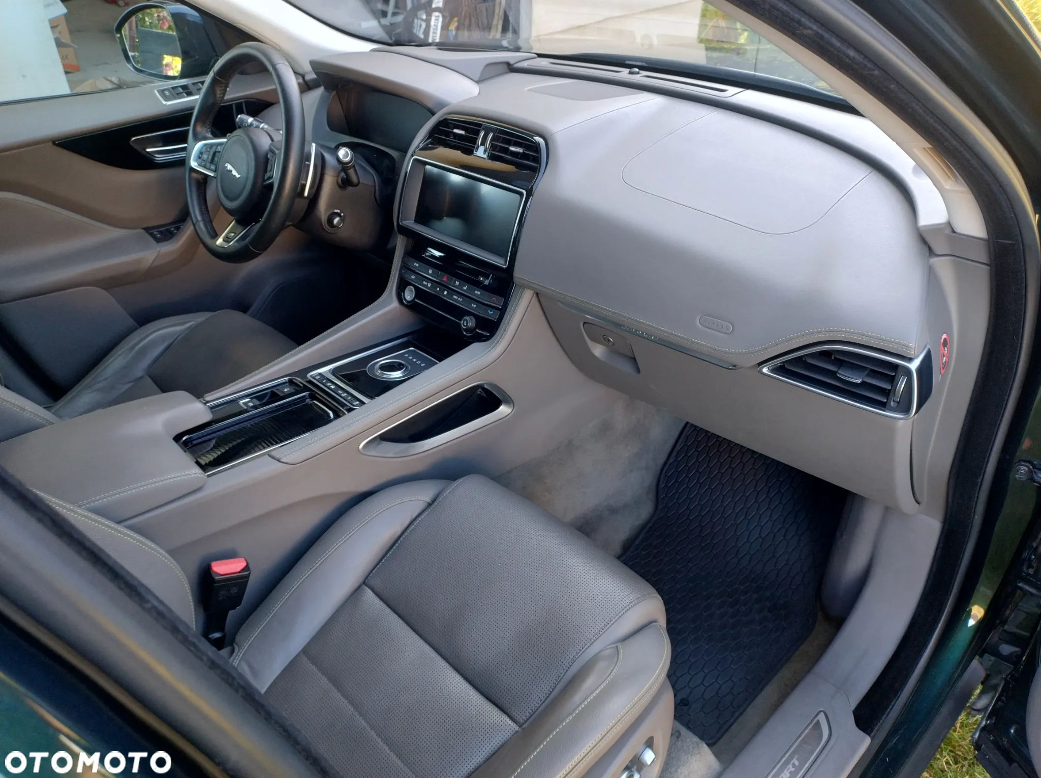 Jaguar F-Pace 2.0 i4P AWD R-Sport - 10