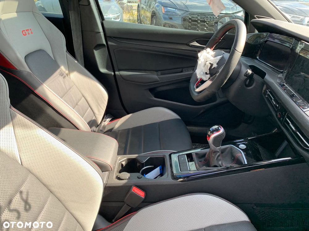 Volkswagen Golf - 14