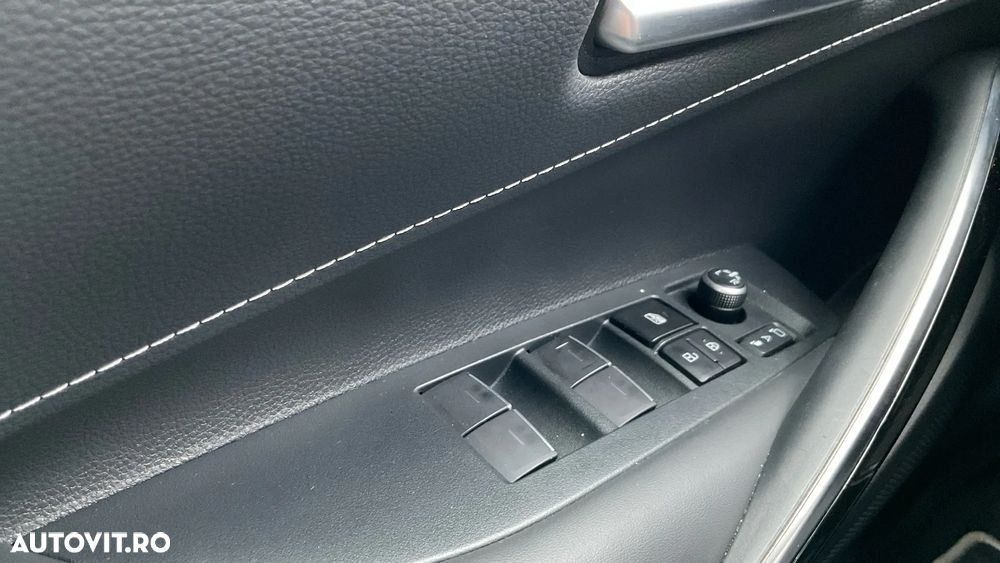 Toyota Corolla 2.0 HSD Exclusive - 29