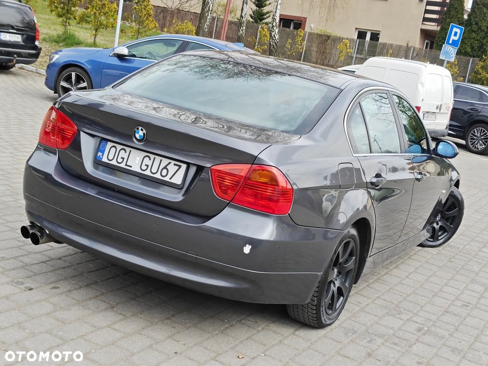 BMW Seria 3 325i - 4