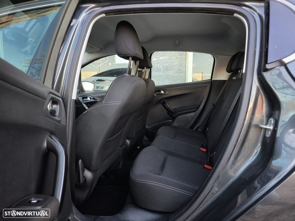 Peugeot 208 1.2 PureTech Allure EAT6 - 22