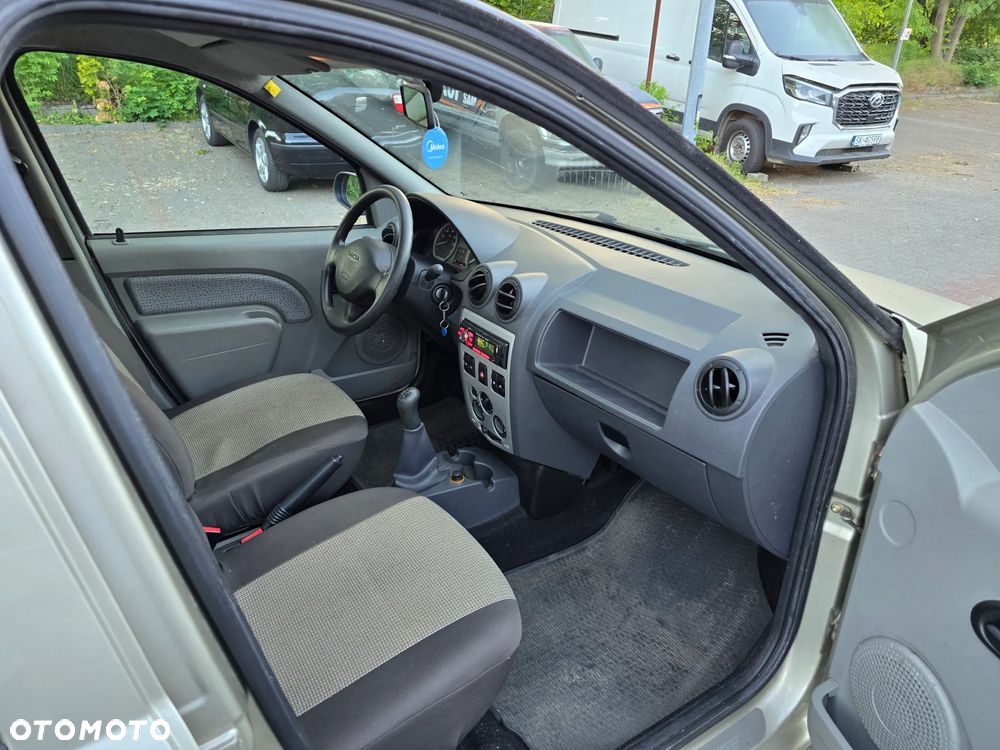 Dacia Logan 1.5 dCi Laureate Pioneer - 14