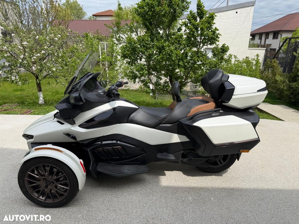 Can-Am Spyder - 9
