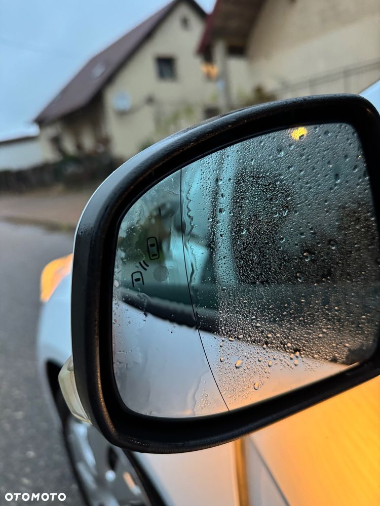 Ford Focus 1.6 TDCi DPF SYNC Edition - 24