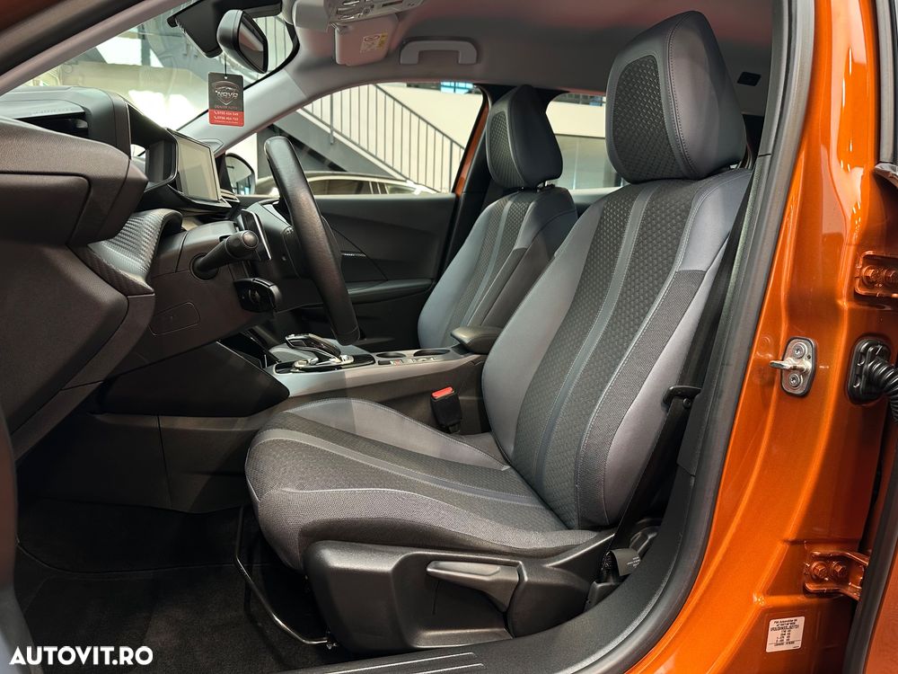 Peugeot 2008 PureTech 130 EAT8 Allure - 23