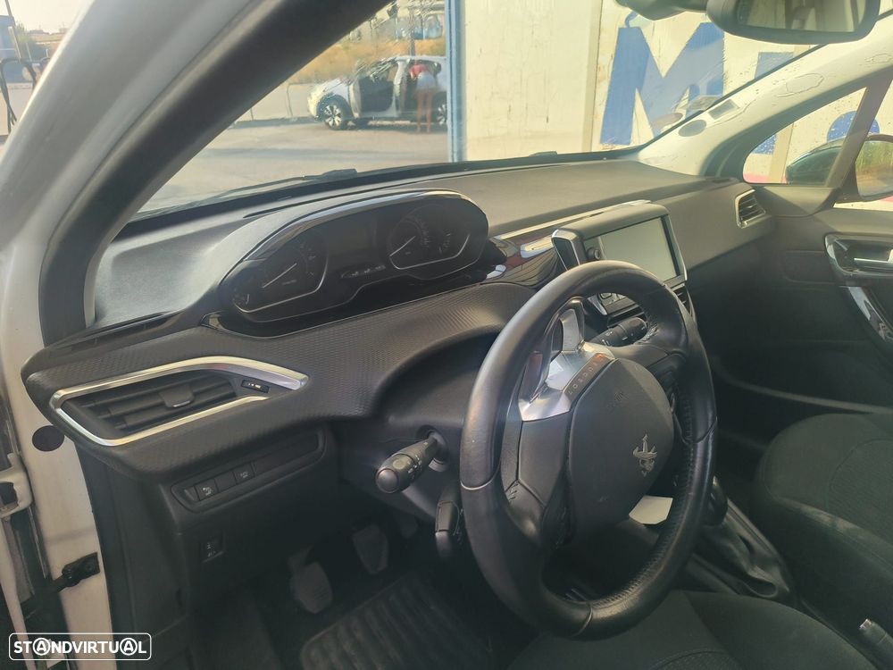 Peugeot 208 1.2 PureTech Signature - 13