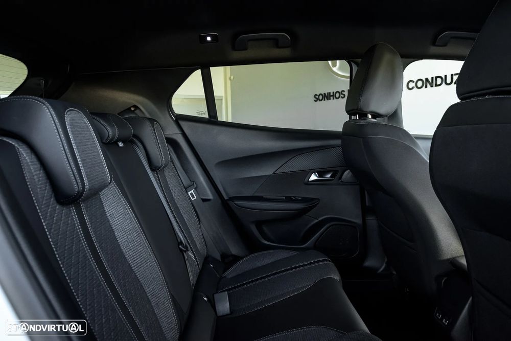 Peugeot 2008 1.2 PureTech Allure - 24