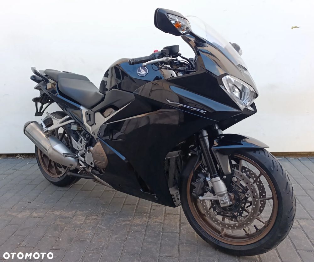 Honda VFR - 8