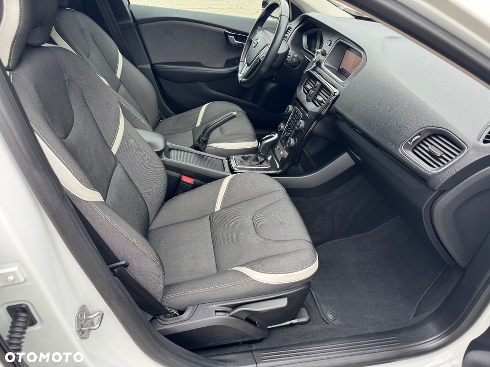 Volvo V40 Cross Country T3 Drive-E Dynamic Edition - 6