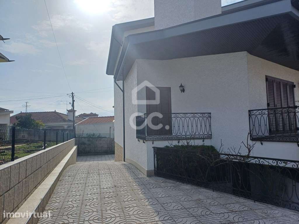 Moradia Bi-familiar T5+T2 em Palmeira, Santo Tirso - Grande imagem: 4/50