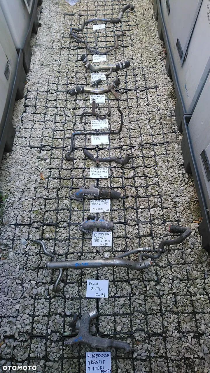 FORD / VOLVO TERMOSTAT / KRÓCIEC WODNY / POMPA WODY / MAGISTRALA / RURKA WODNA OBUDOWA TERMOSTATU - 1