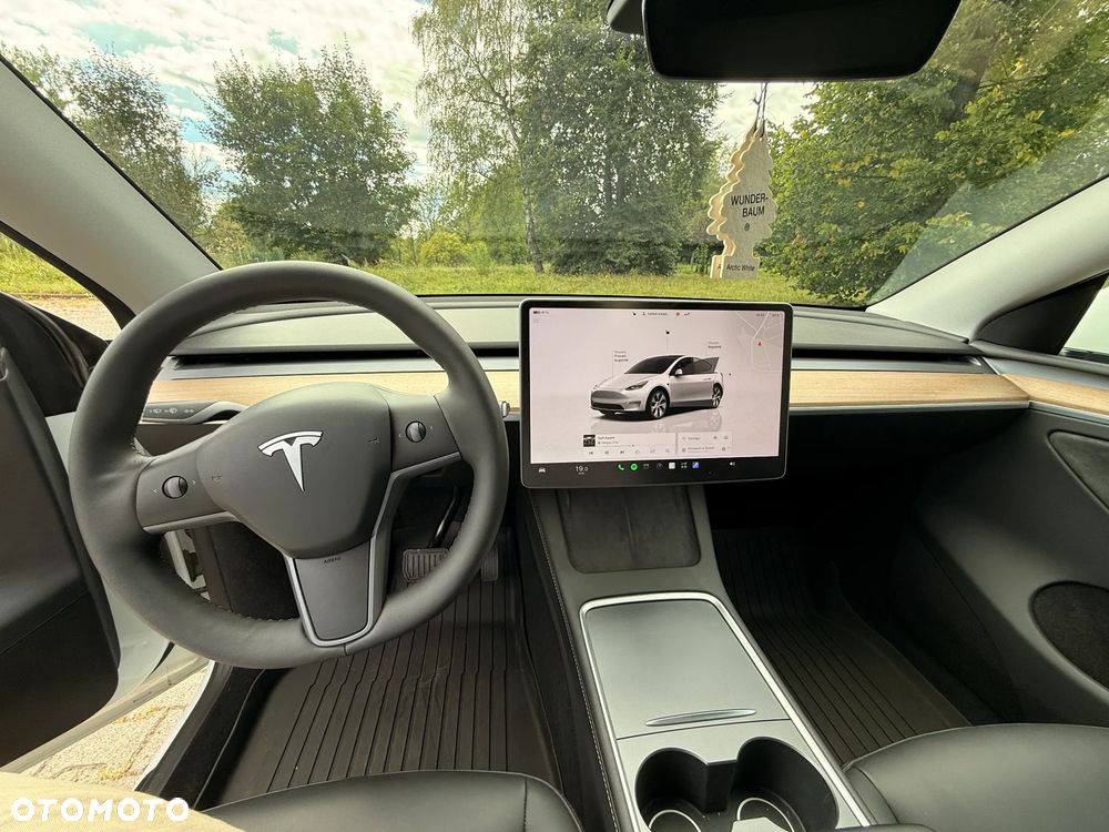 Tesla Model Y - 6