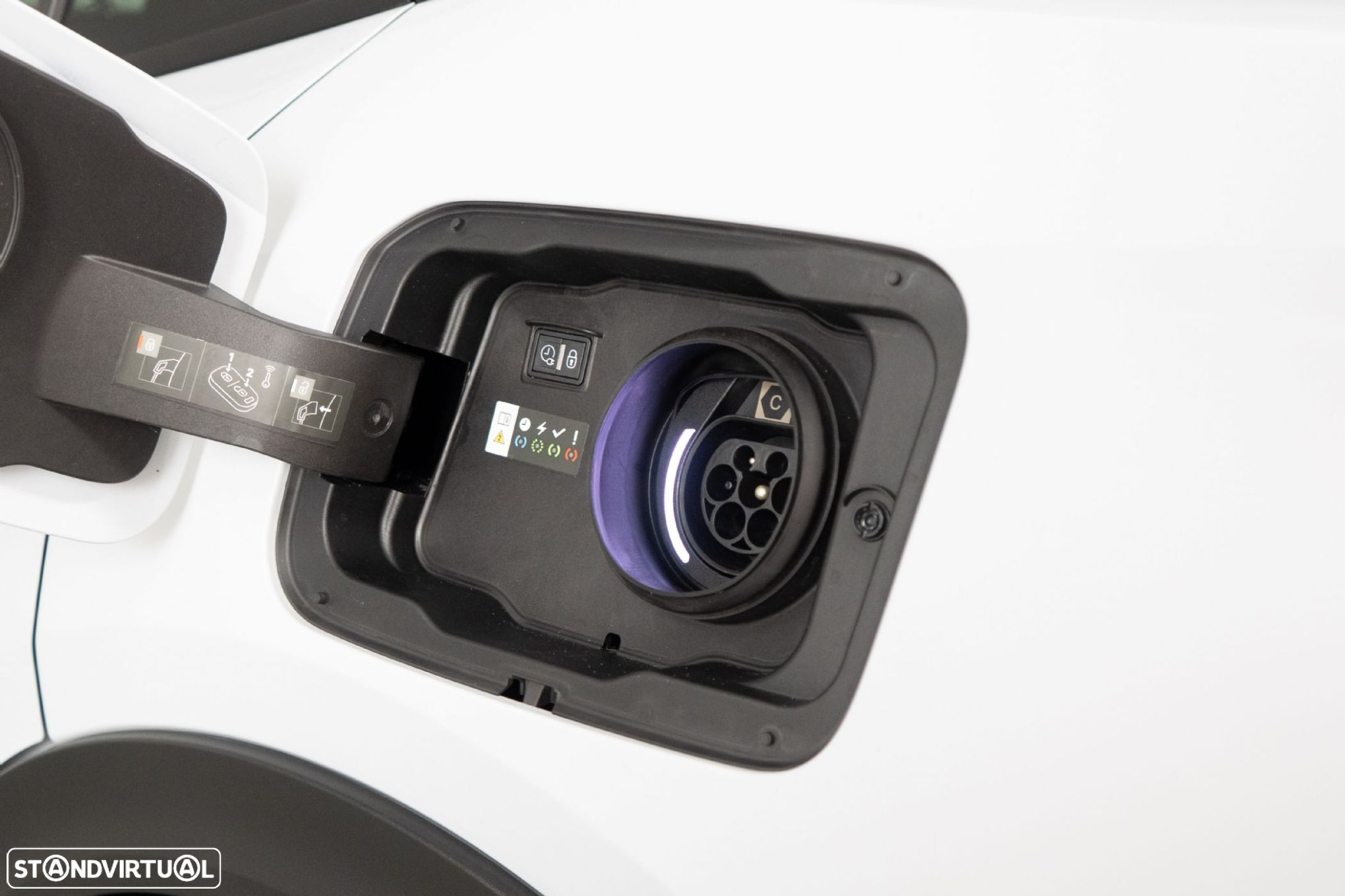 Peugeot 408 1.6 Hybrid GT e-EAT8 - 18