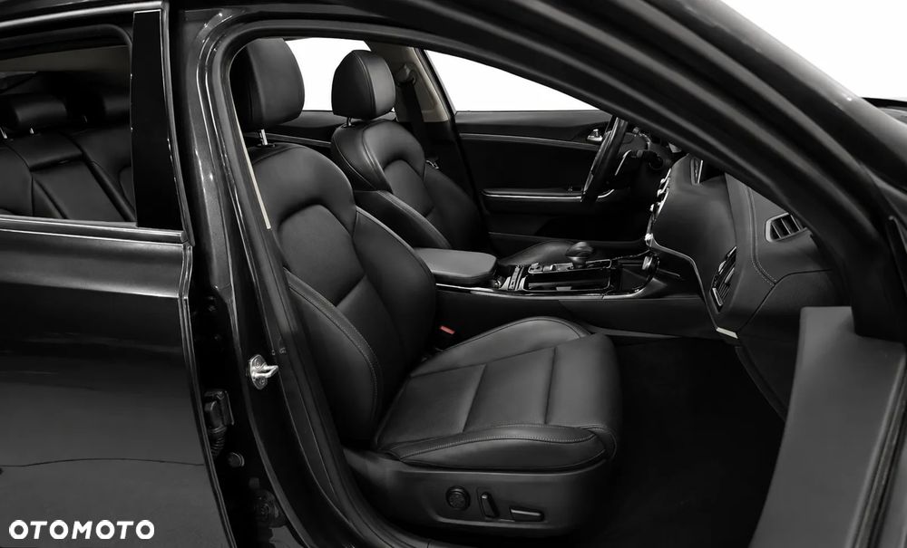 Kia Stinger - 10