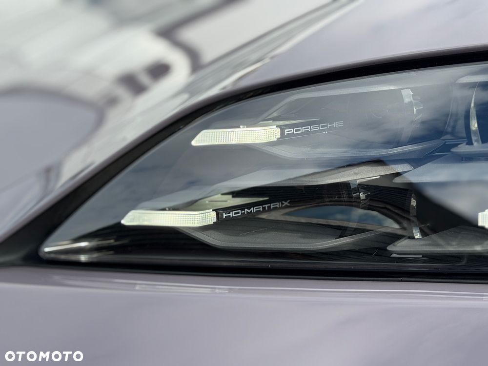 Porsche Taycan 105kWh Performance Plus - 37