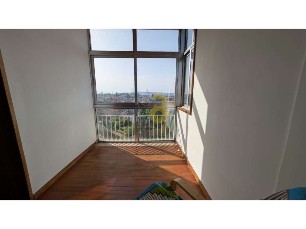 Apartamento T3 junto ao Liceu Carolina Micaeles - Grande imagem: 4/25