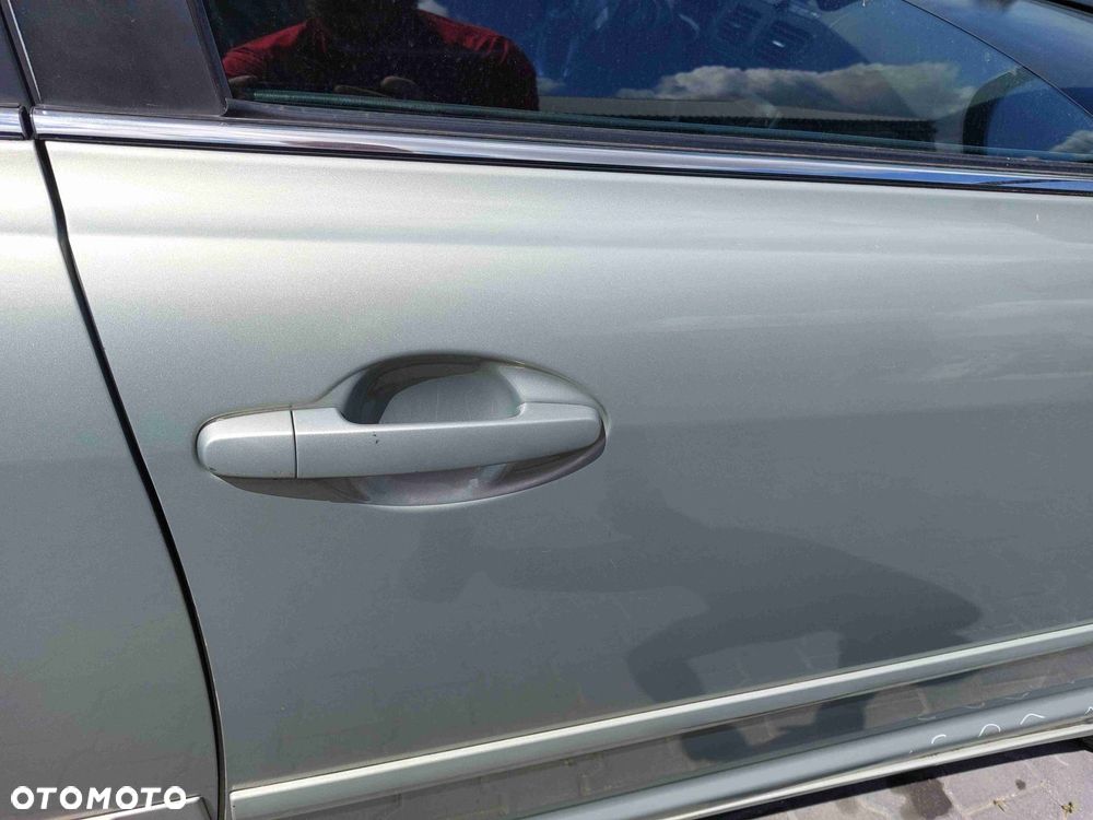 DRZWI KOMPLETNE PRAWY PRZÓD TOYOTA AVENSIS T25 6T1 - 4