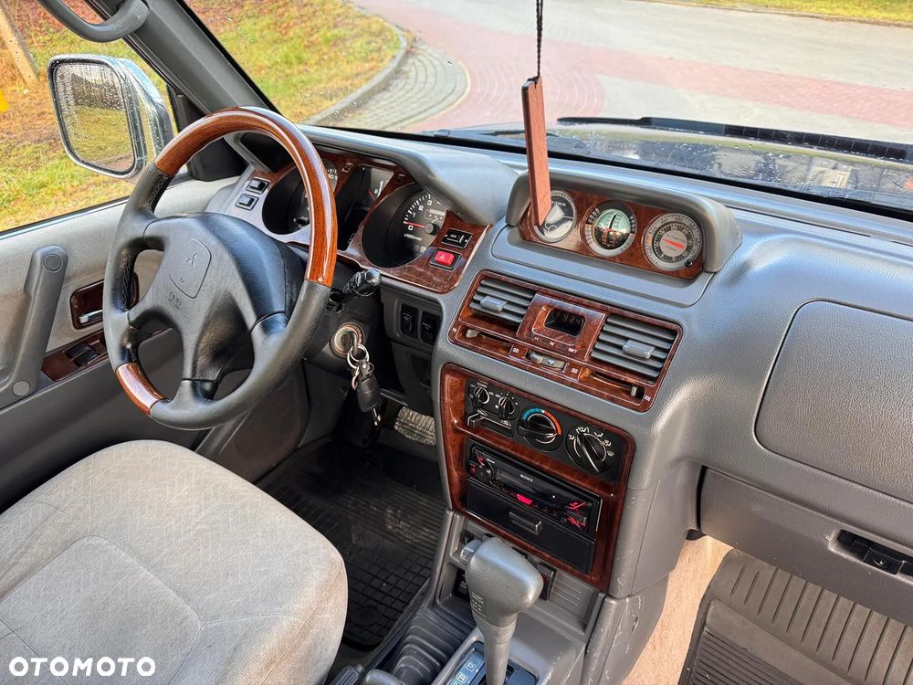 Mitsubishi Pajero - 11