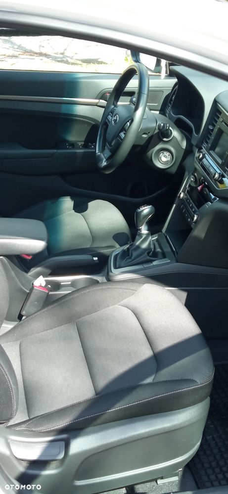 Hyundai Elantra 1.6 Comfort Premiere - 10