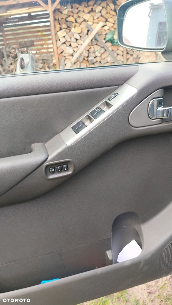 Nissan Pathfinder 4.0 V6 LE - 7