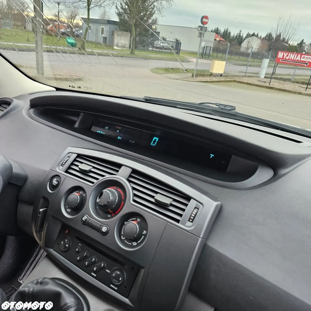 Renault Scenic 1.6 16V Confort Dynamique - 10