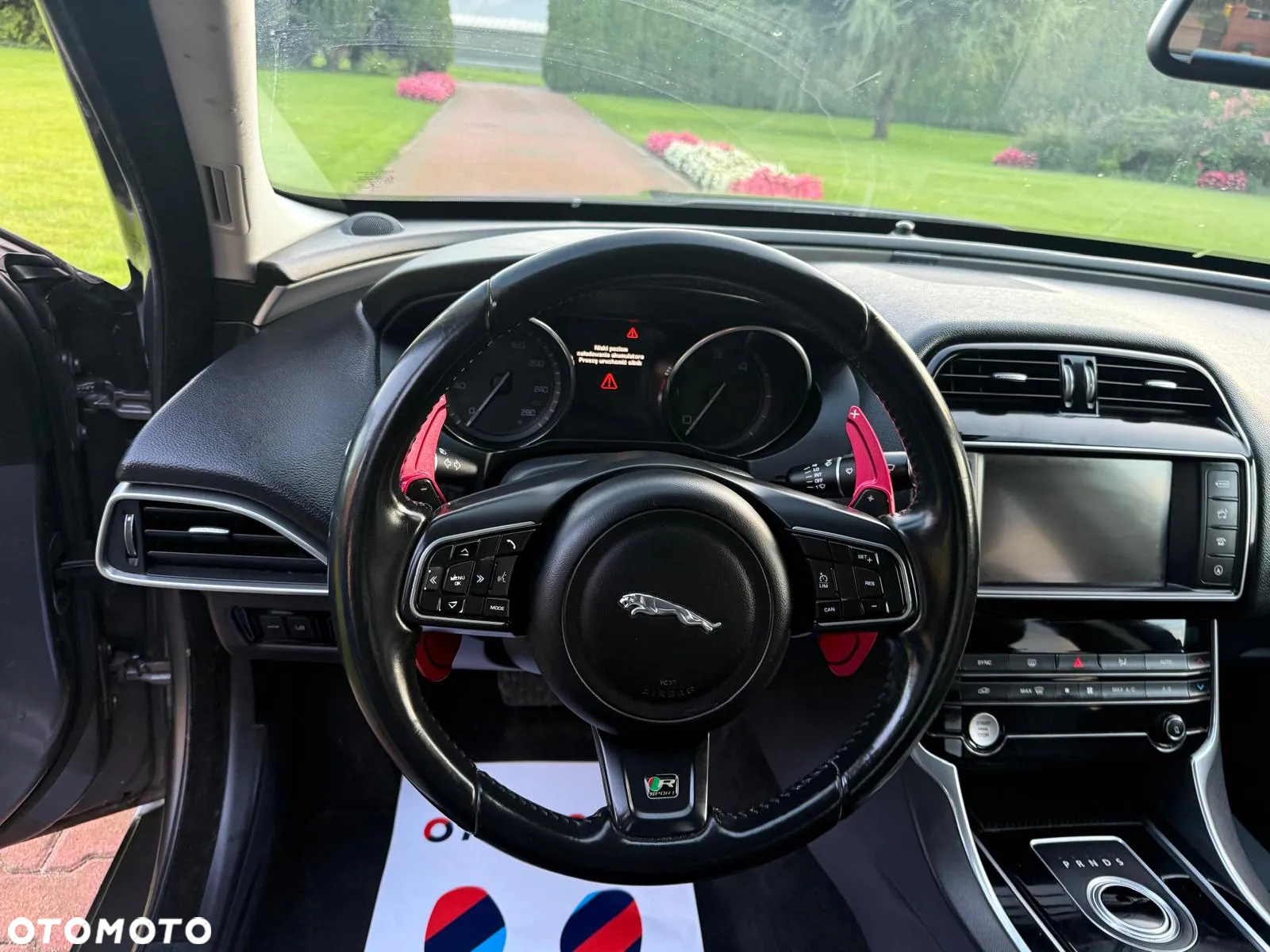 Jaguar XE 2.0 D R-Sport - 16