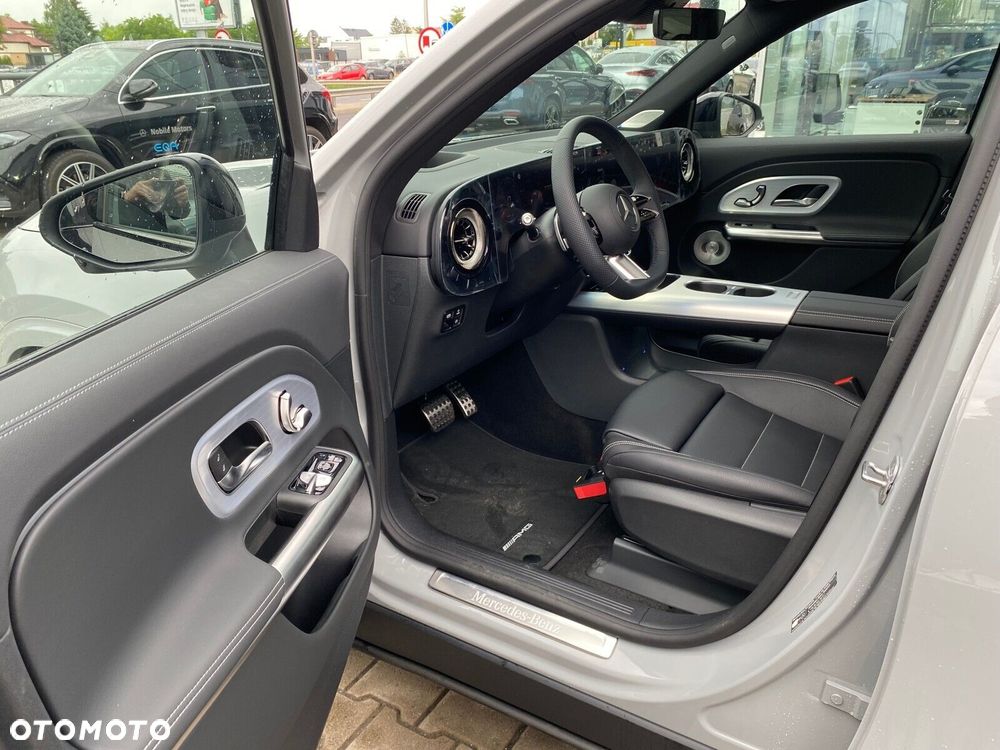 Mercedes-Benz GLB - 9