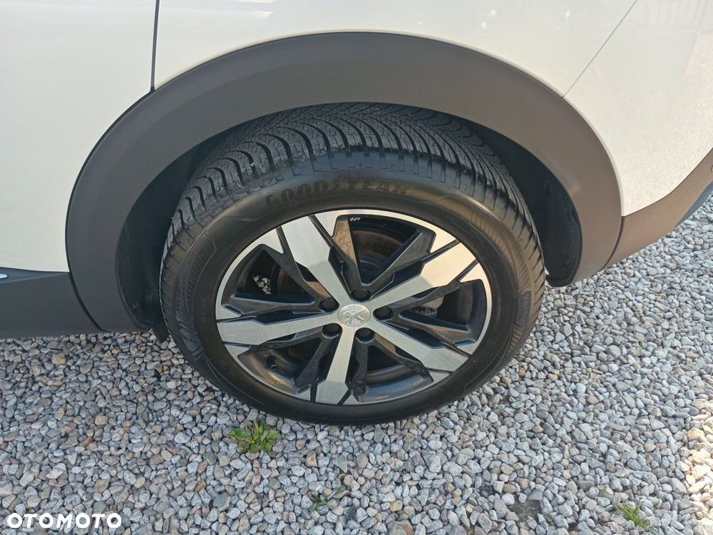 Peugeot 3008 1.2 PureTech Allure Pack S&S EAT8 - 11