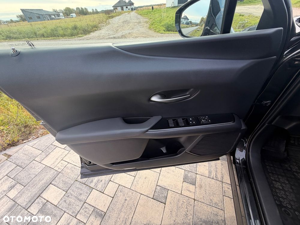 Lexus UX - 18