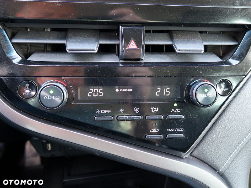 Toyota Camry 2.5 Hybrid Prestige CVT - 21