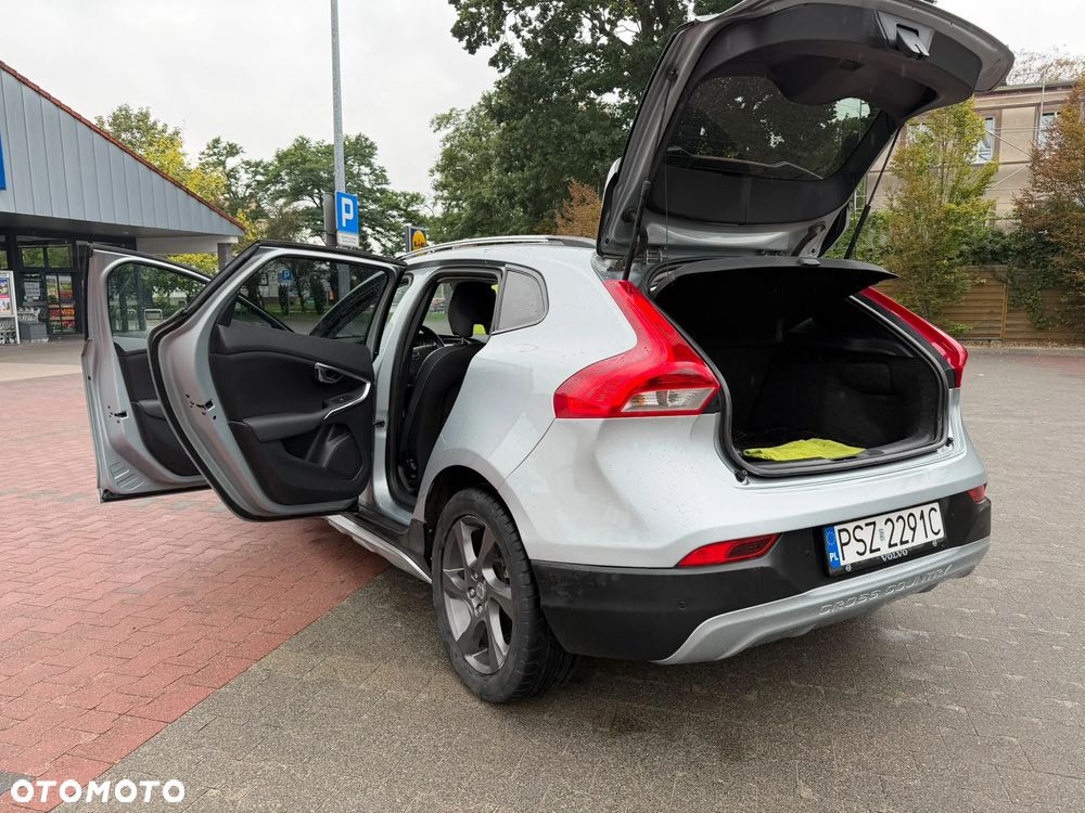 Volvo V40 Cross Country - 24