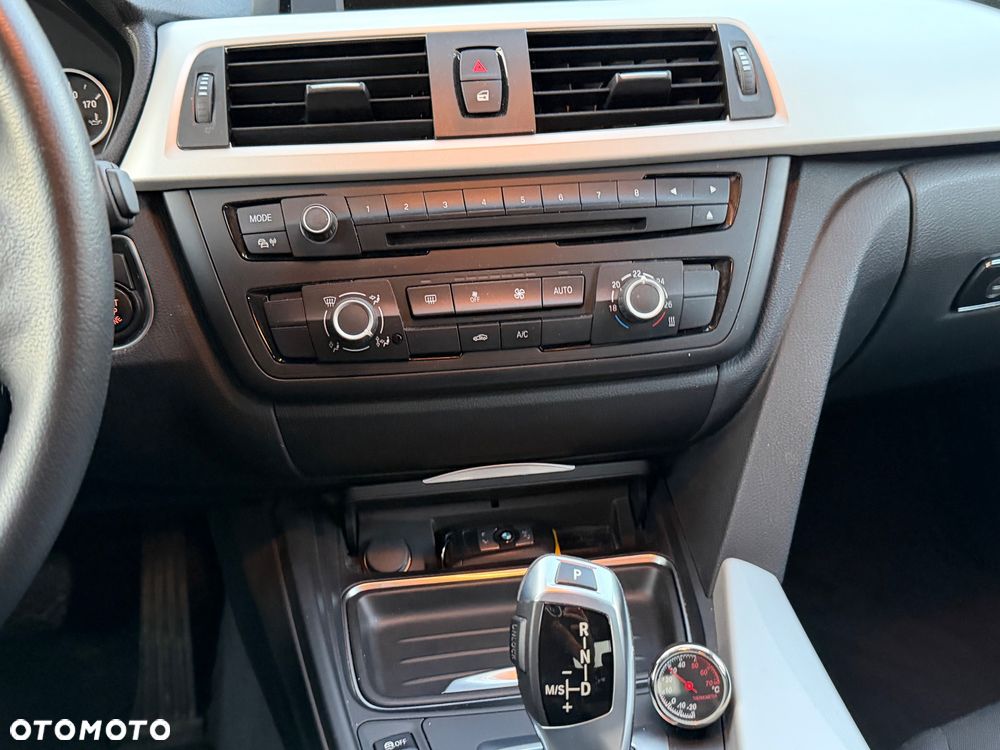 BMW Seria 3 316i - 13