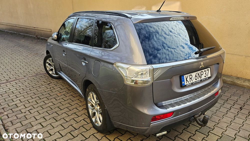 Mitsubishi Outlander 2.0 4WD Plug-In Hybrid Plus - 19