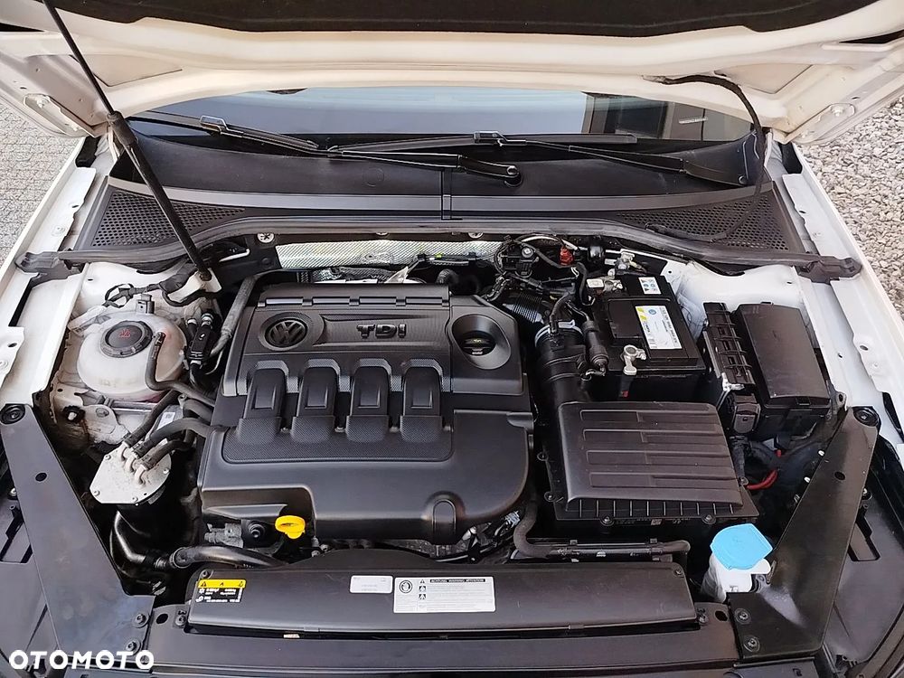 Volkswagen Passat - 32