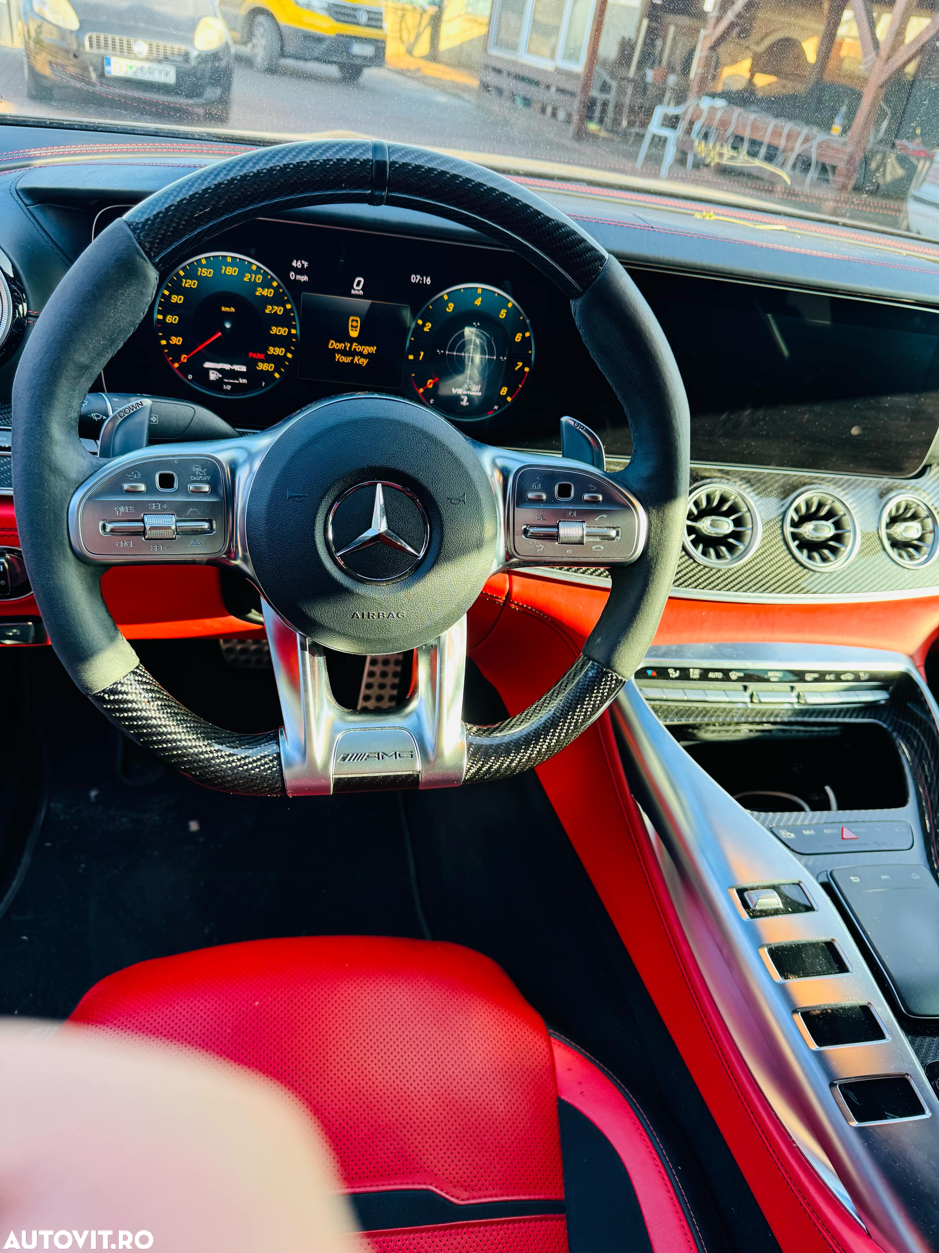 Mercedes-Benz AMG GT-S 63 4MATIC+ - 12