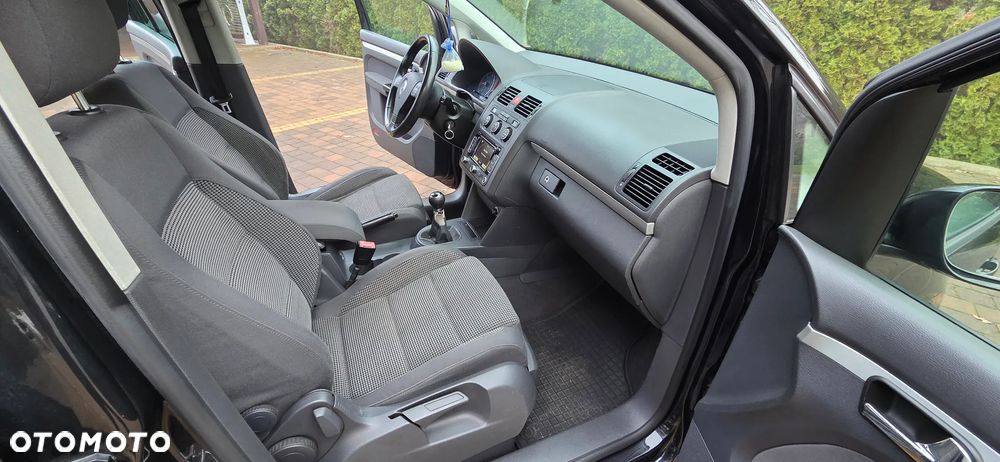 Volkswagen Touran 2.0 TDI DPF Highline - 12