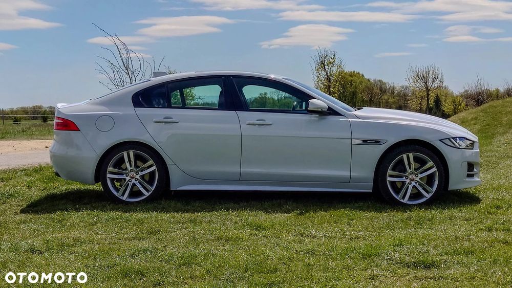 Jaguar XE 2.0 D AWD R-Sport - 4