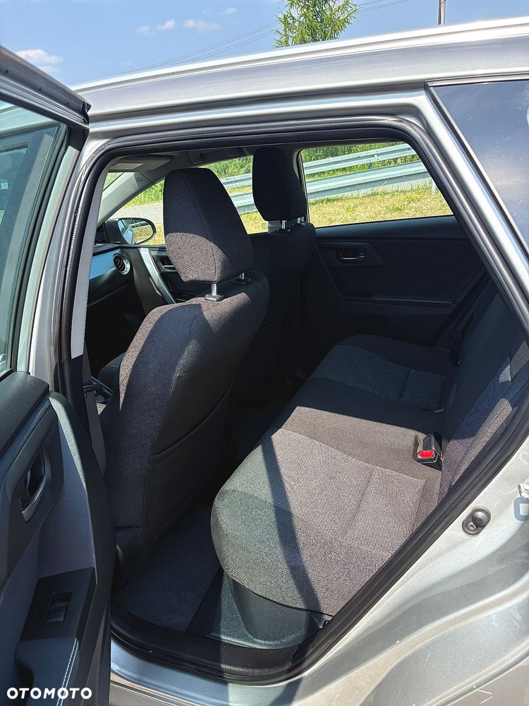 Toyota Auris - 11