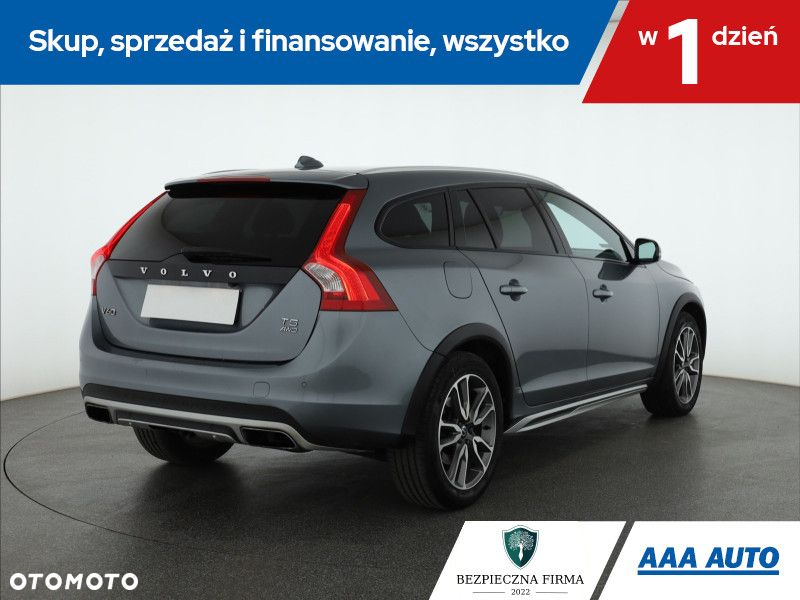 Volvo V60 Cross Country - 6