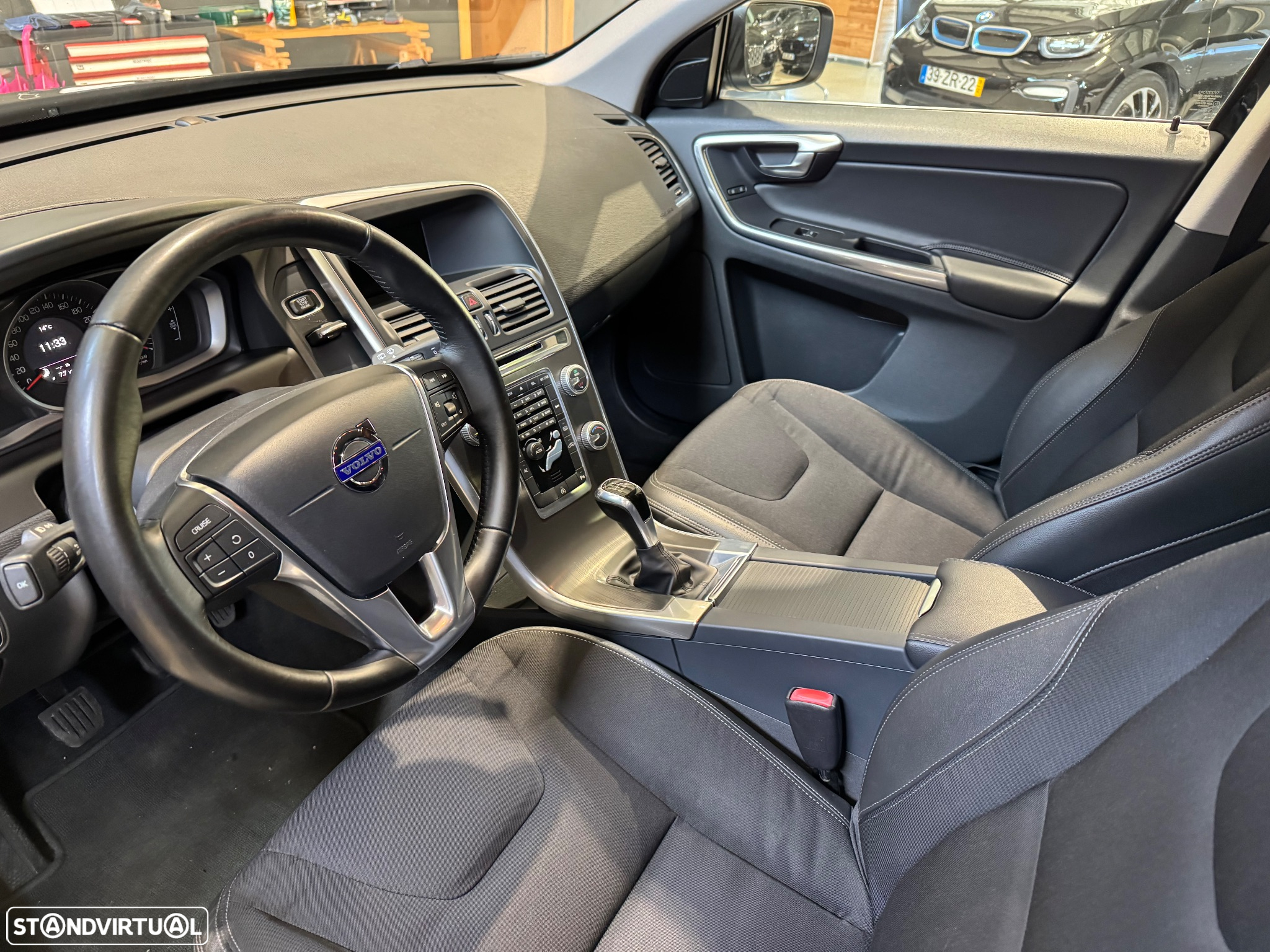 Volvo XC 60 2.0 D4 Momentum - 28