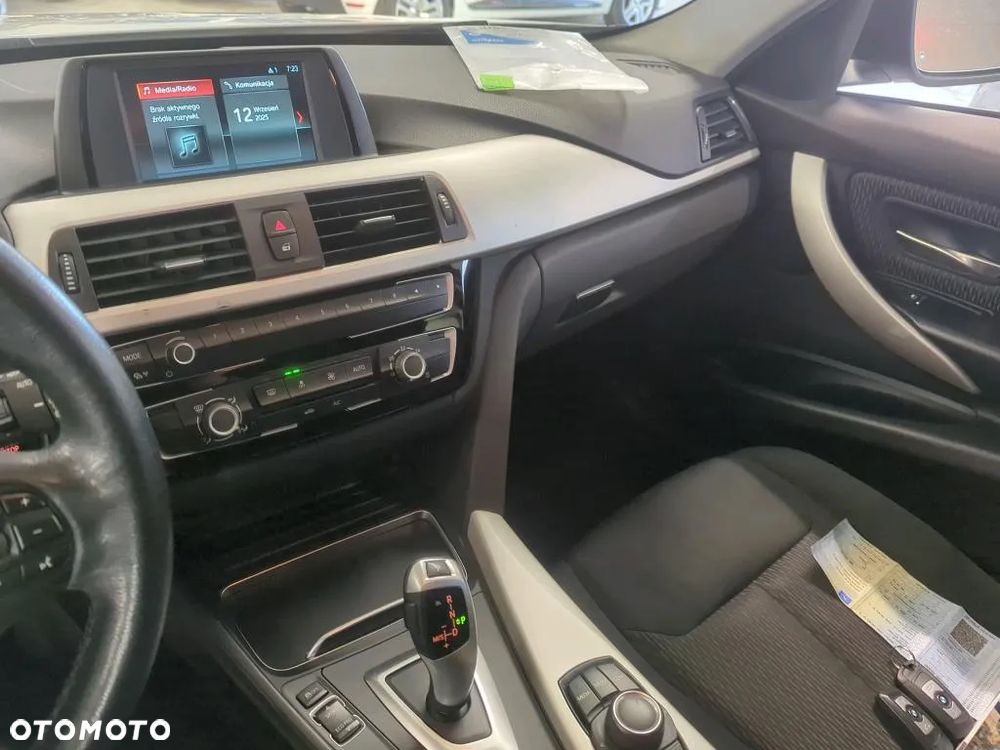 BMW Seria 3 318i - 7
