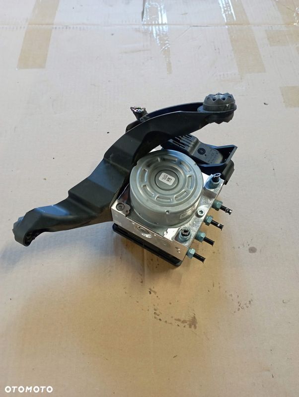 BMW F46 2.0 D POMPA ABS 6893711 - 1