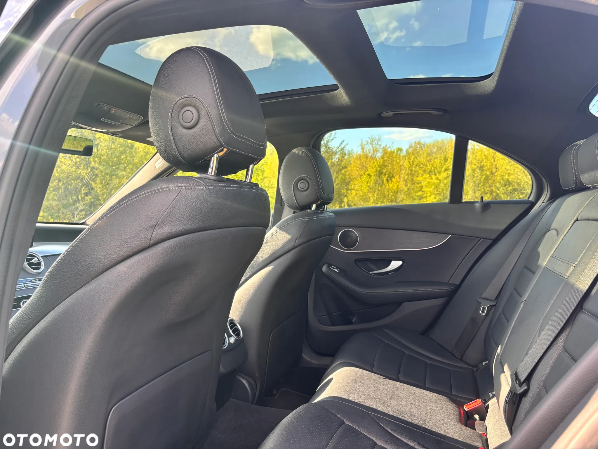 Mercedes-Benz Klasa C 300 T 4Matic 9G-TRONIC AMG Line - 17