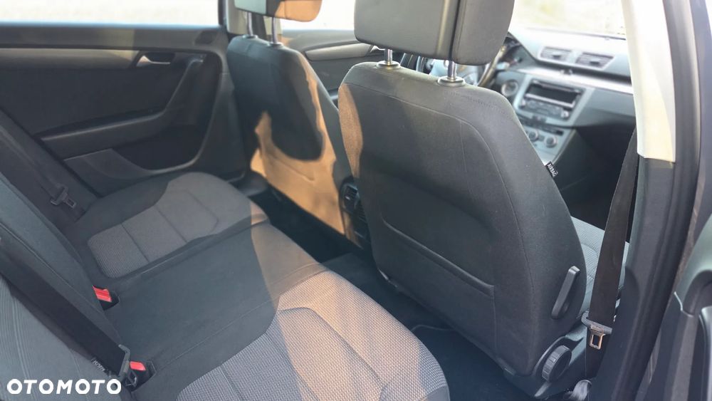 Volkswagen Passat 2.0 TDI Comfortline - 16
