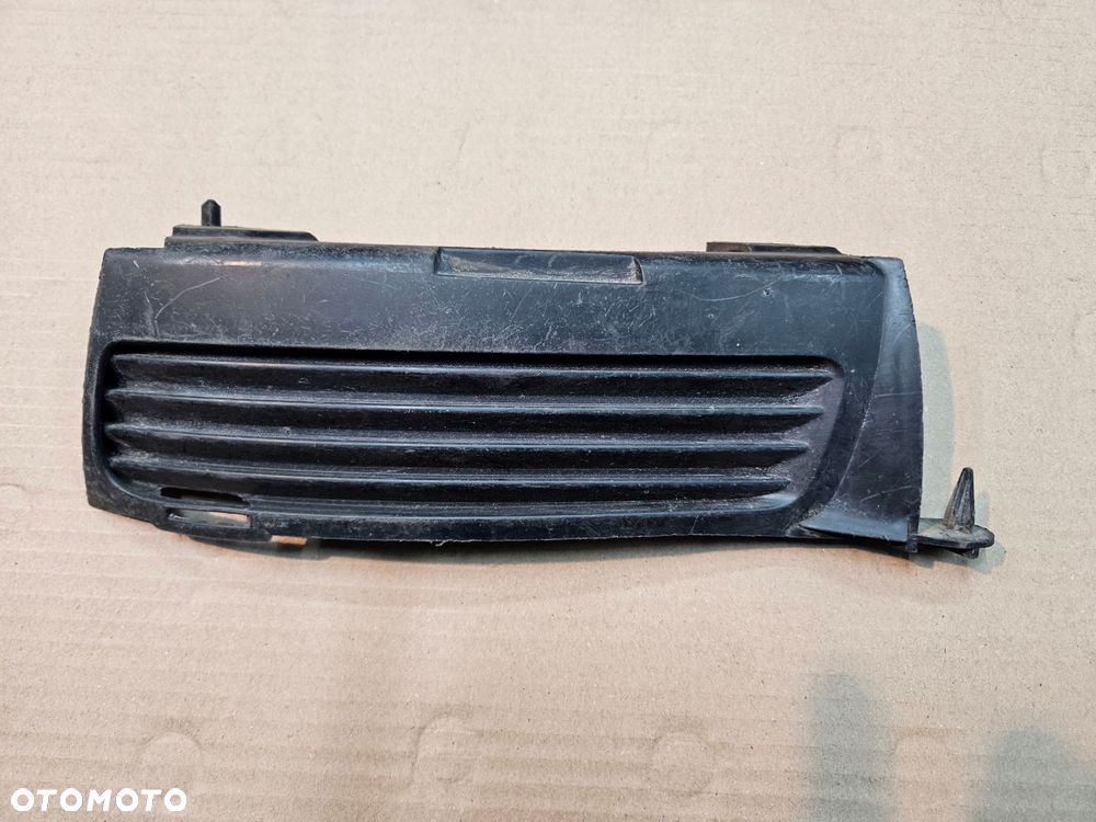 toyota avensis verso kratka zderzaka lewa - 1