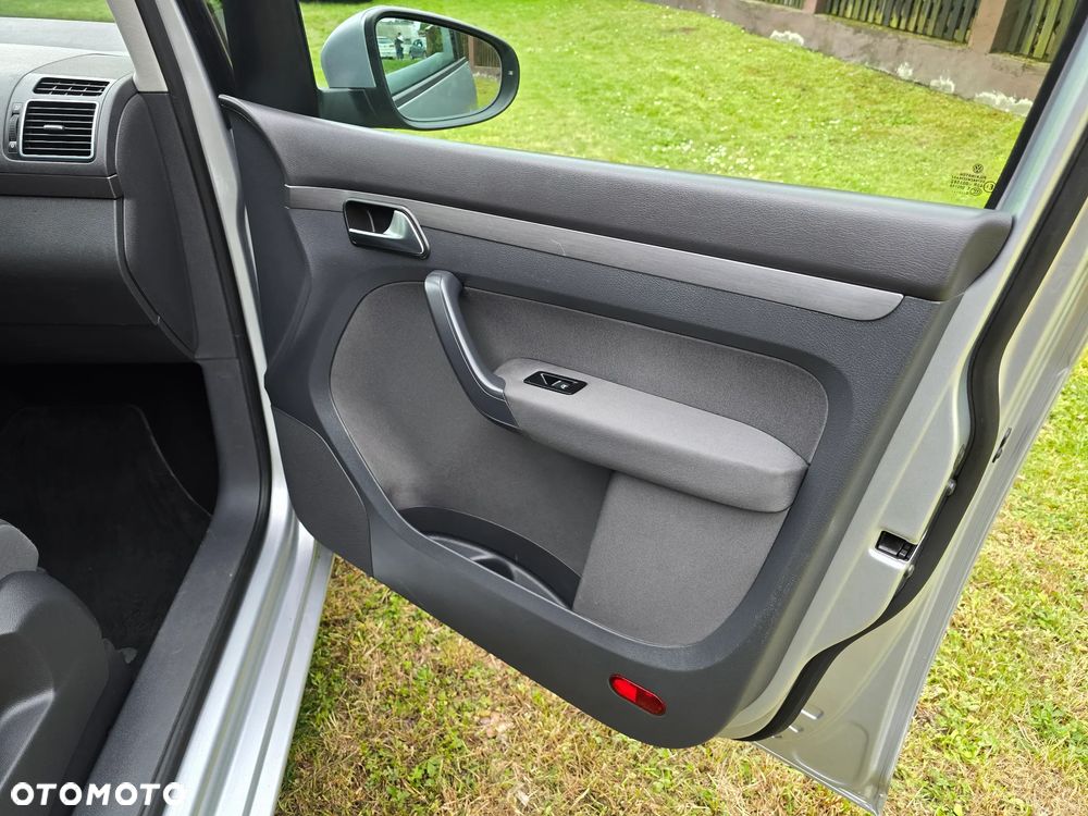 Volkswagen Touran 2.0 TDI Highline - 27